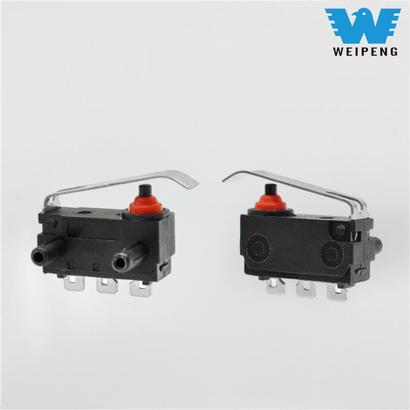 Hidraulikus zár pozícionáló tűs mikrokapcsolóval a jármű csomagtérajtójához